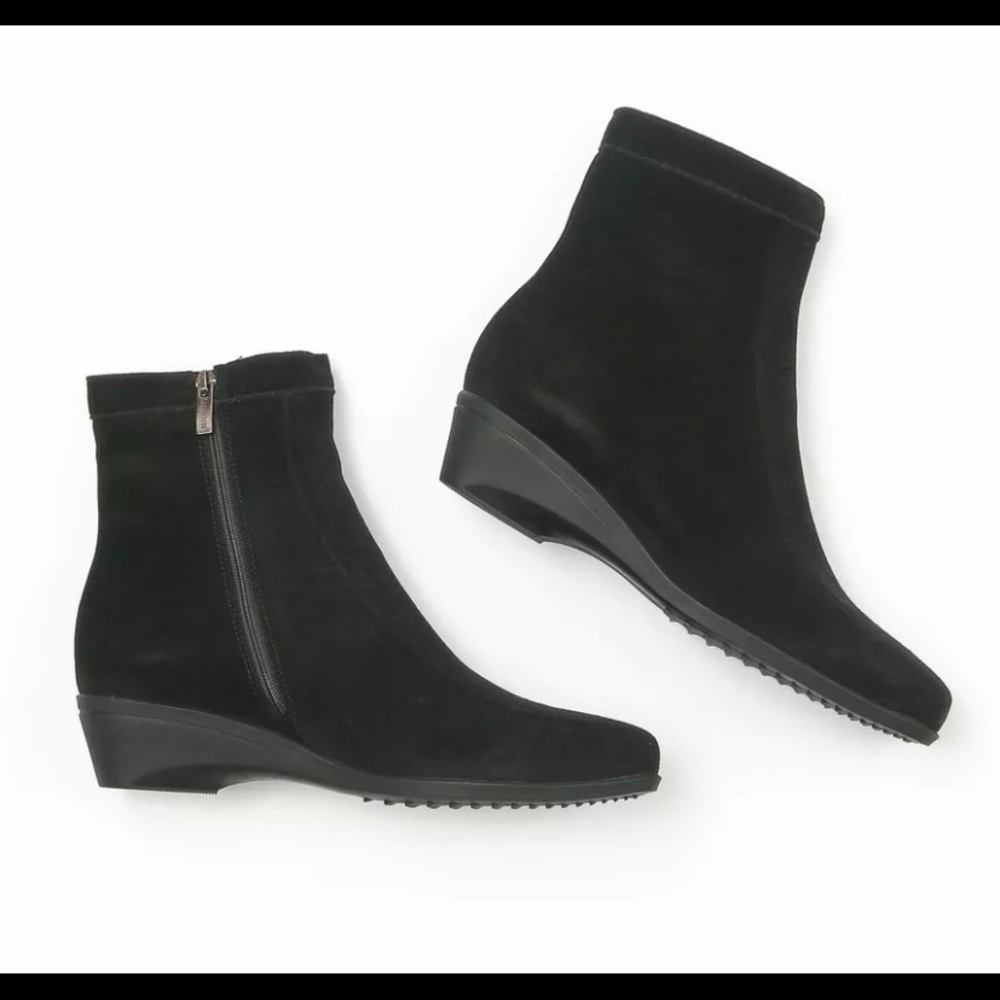 La Canadienne Black Suede waterproof winter Boots 9.5 M $65 - Like New!!!